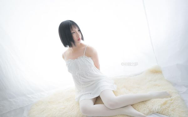 [轻兰映画] Grand.001 清纯白吊带裙-爱新番