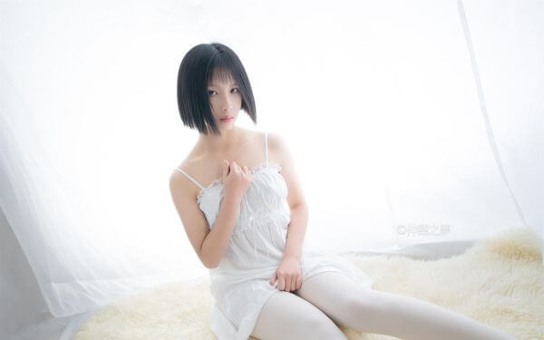 [轻兰映画] Grand.001 清纯白吊带裙插图1