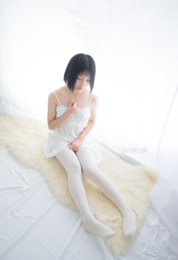 [轻兰映画] Grand.001 清纯白吊带裙插图2