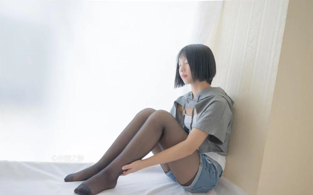 [轻兰映画] Grand.003 鹿野奈绪 包臀黑丝插图1
