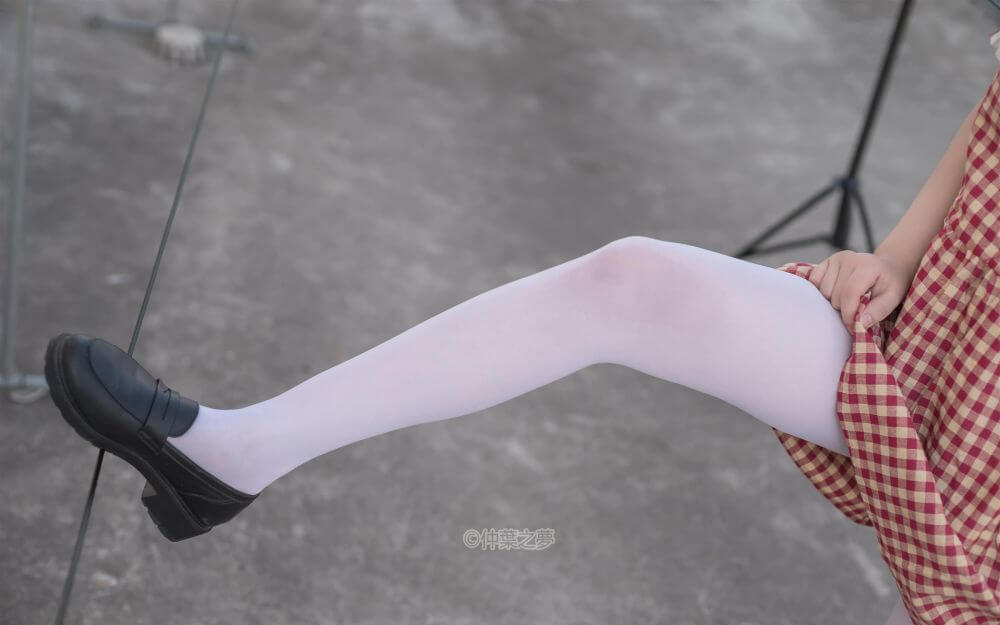 [轻兰映画] SPL.009 白丝格子连衣裙插图4