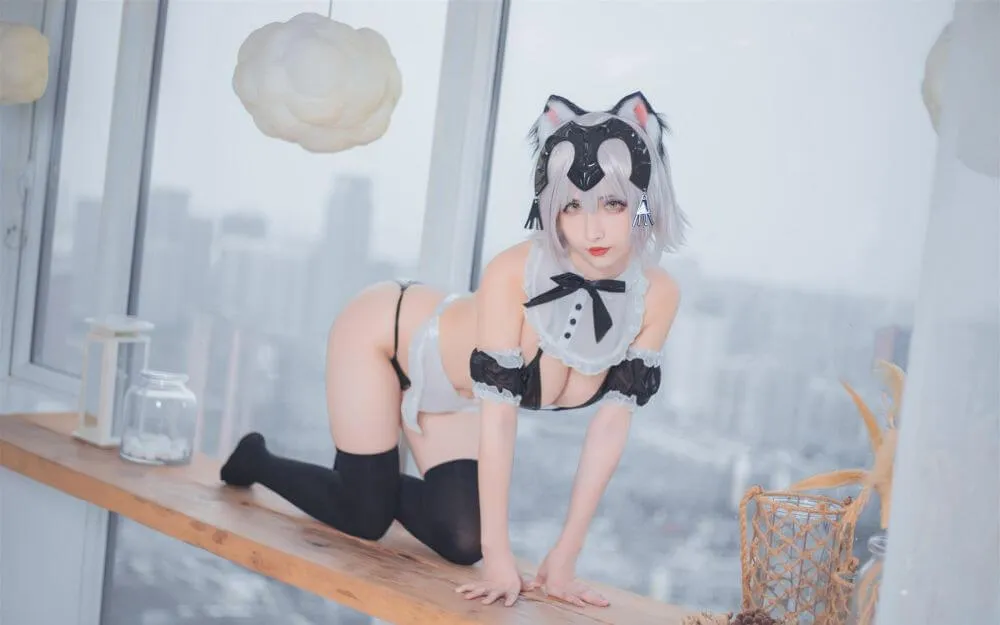 rioko凉凉子 – 月球女友插图1