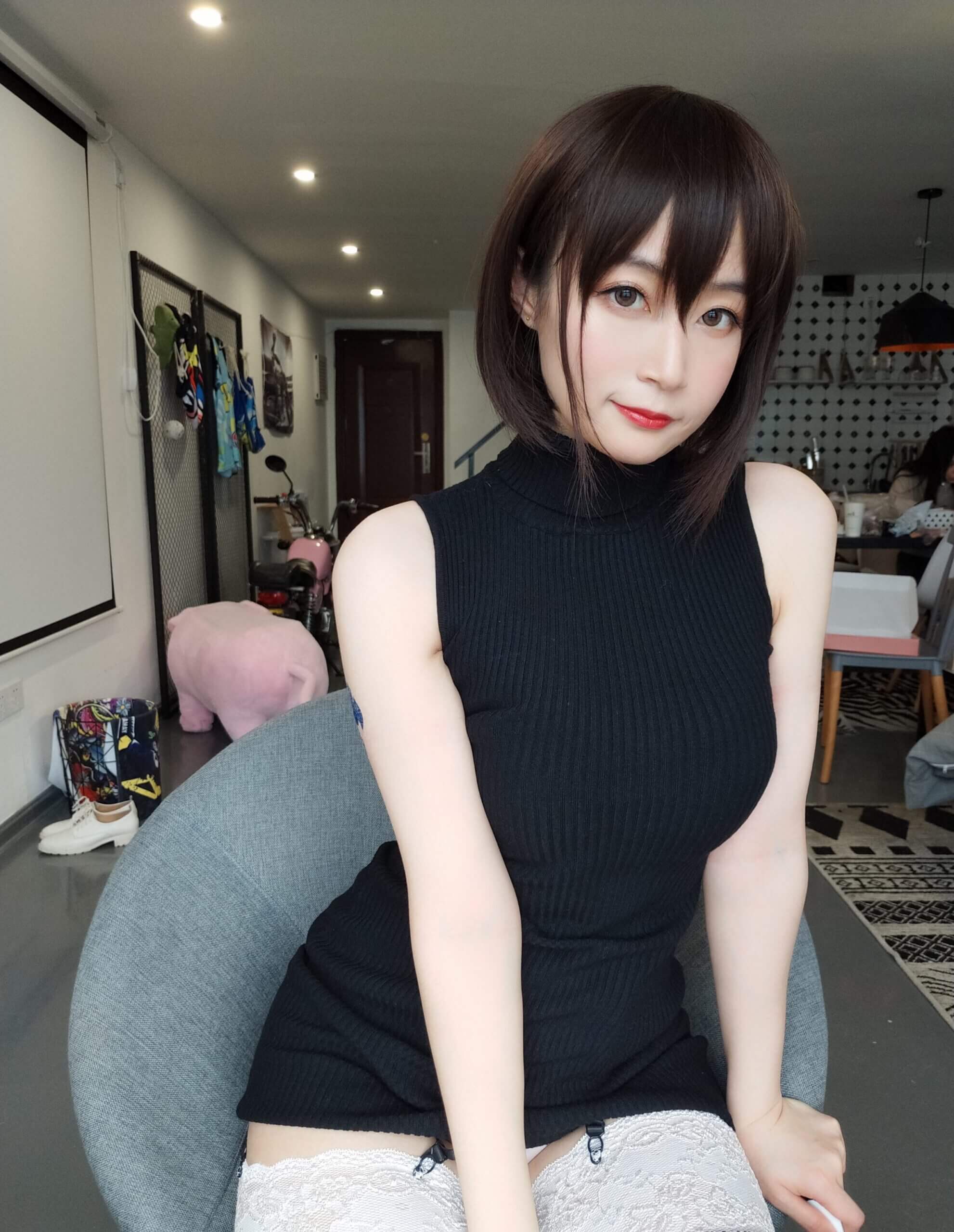 白银81 – 黑色包臂裙插图