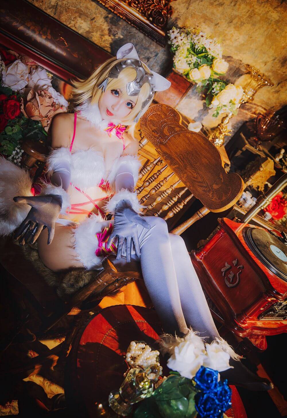 rioko凉凉子 – 白色贞德插图1