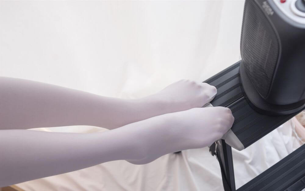 [轻兰映画] SPL.004 妹妹头少女的白丝插图1