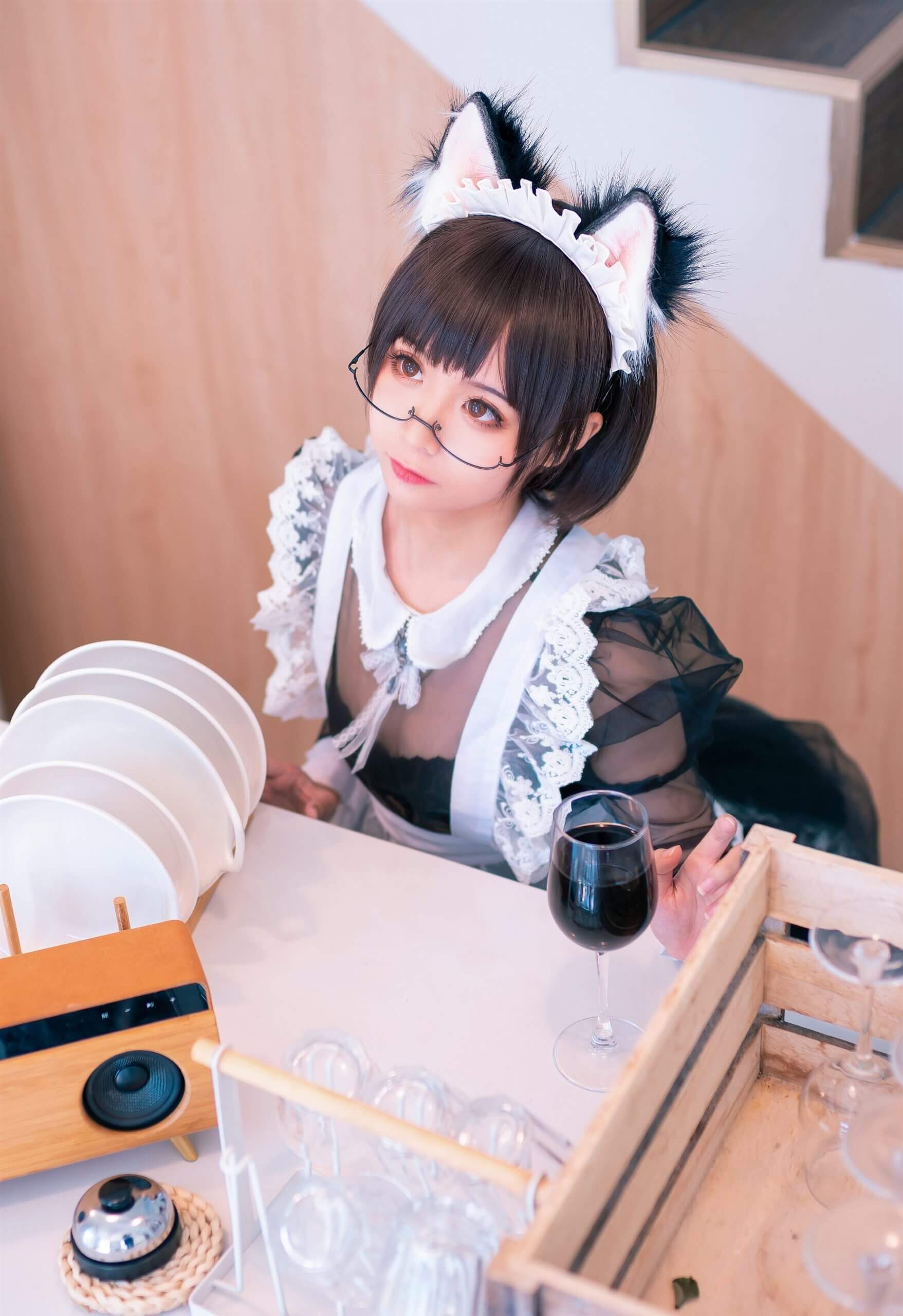 蠢沫沫 – 透明女仆插图1