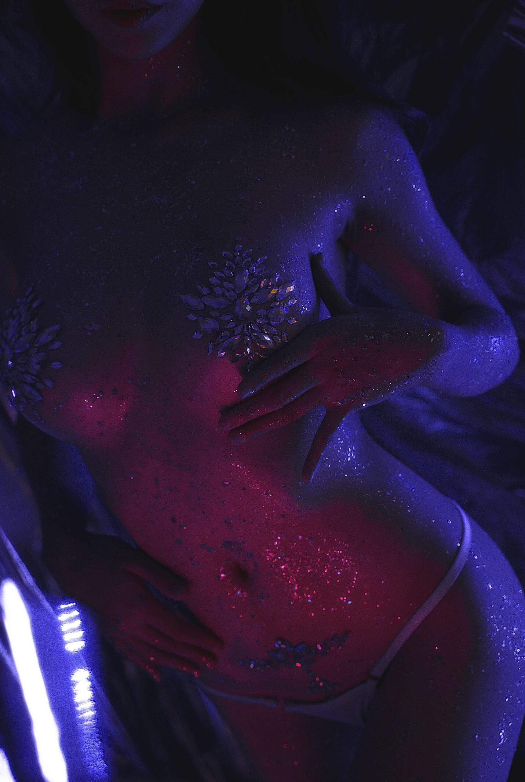 抖娘·利世 – 繁星插图