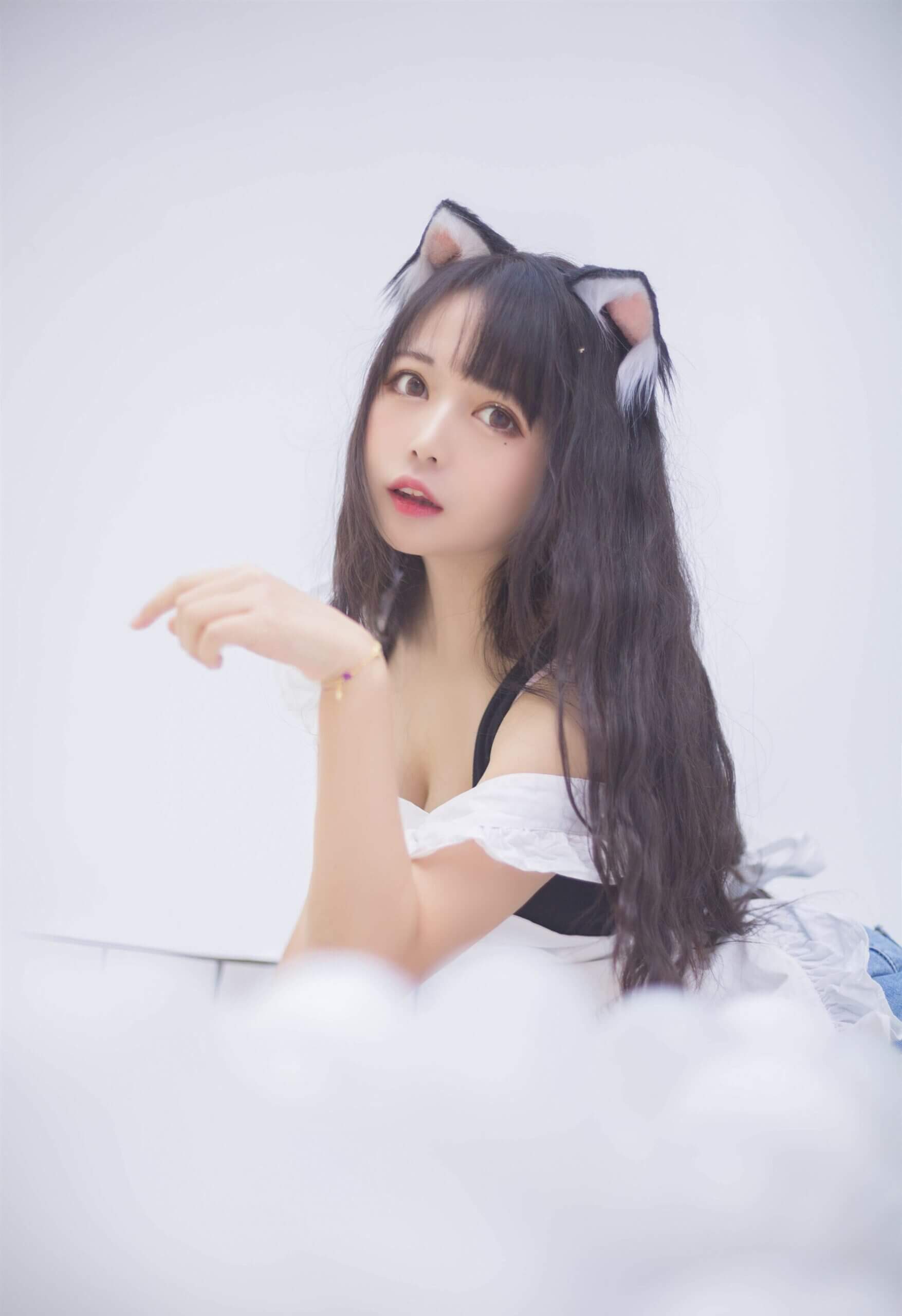 黑猫猫OvO – 海洋球喵插图